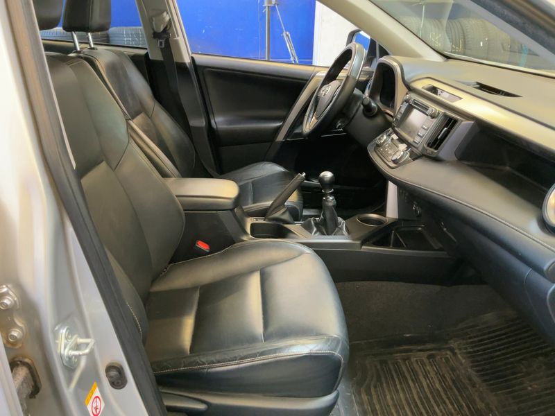 Toyota RAV 4 2.0 Executive 2013 – снимка 16