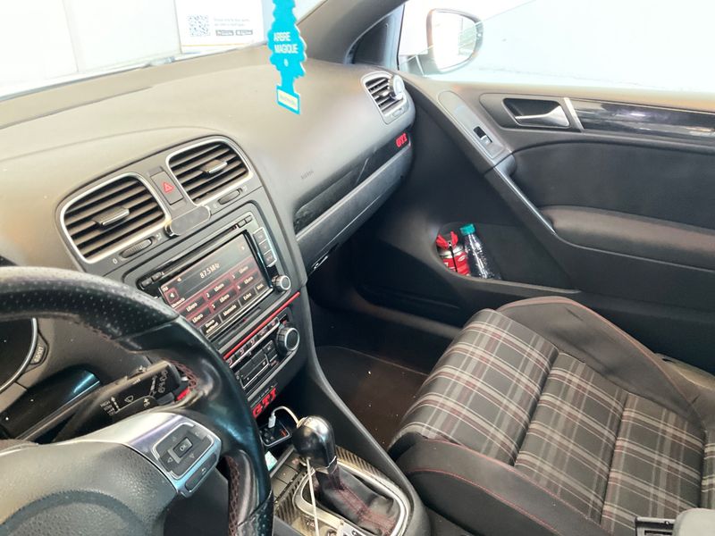 Volkswagen Golf VI 2.0 TSI GTI 2009 – снимка 23