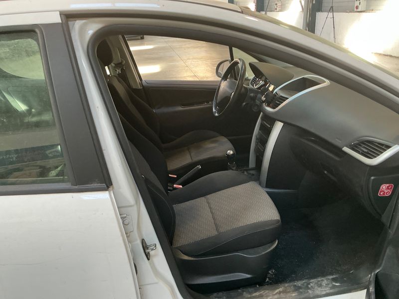 Peugeot 207 1.4 HDi Premium 2010 – снимка 3