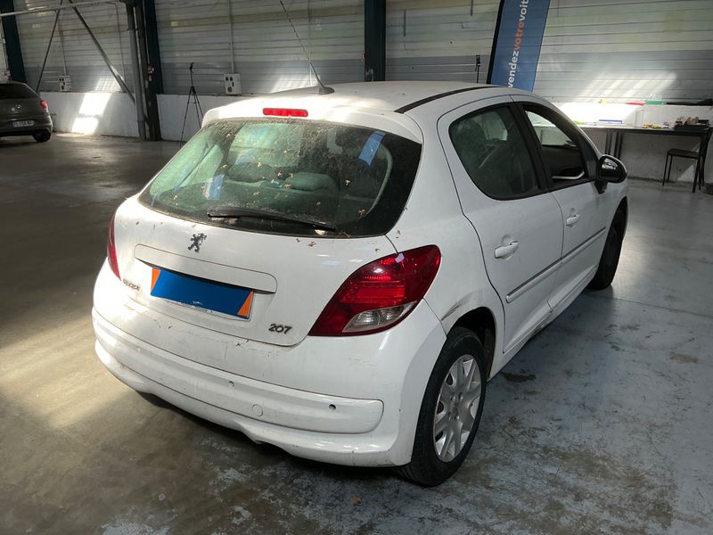 Peugeot 207 1.4 HDi Premium 2010 – снимка 2