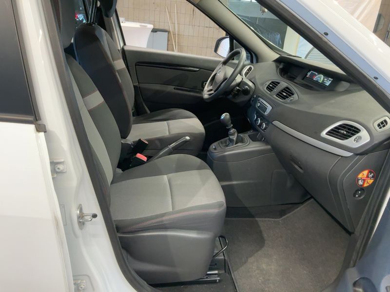 Renault Scenic 1.2 Authentique 2015 – снимка 17
