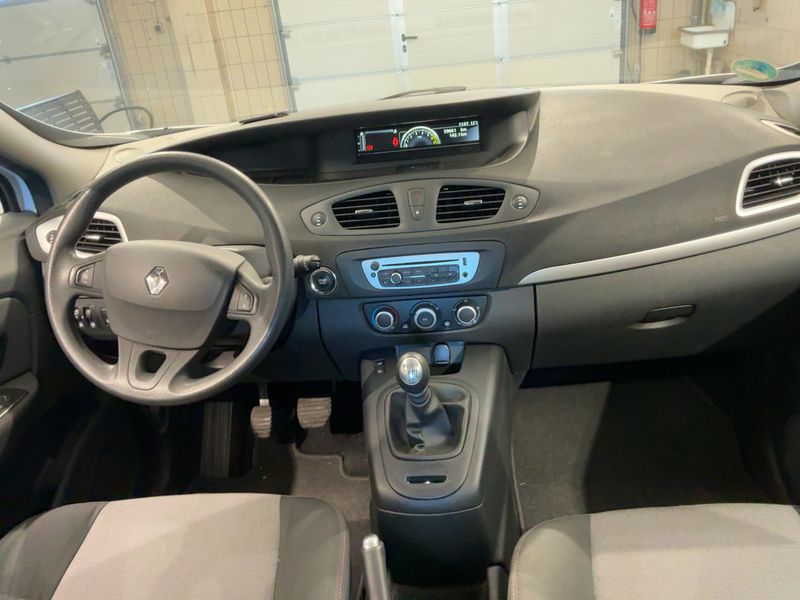 Renault Scenic 1.2 Authentique 2015 – снимка 18