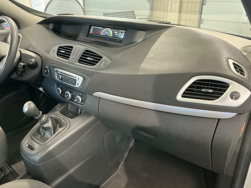 Renault Scenic 1.2 Authentique 2015 – снимка 23