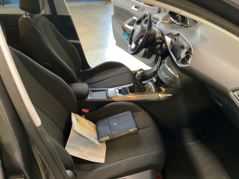 Peugeot 308 1.6 Blue-HDi Allure 2017 – снимка 16