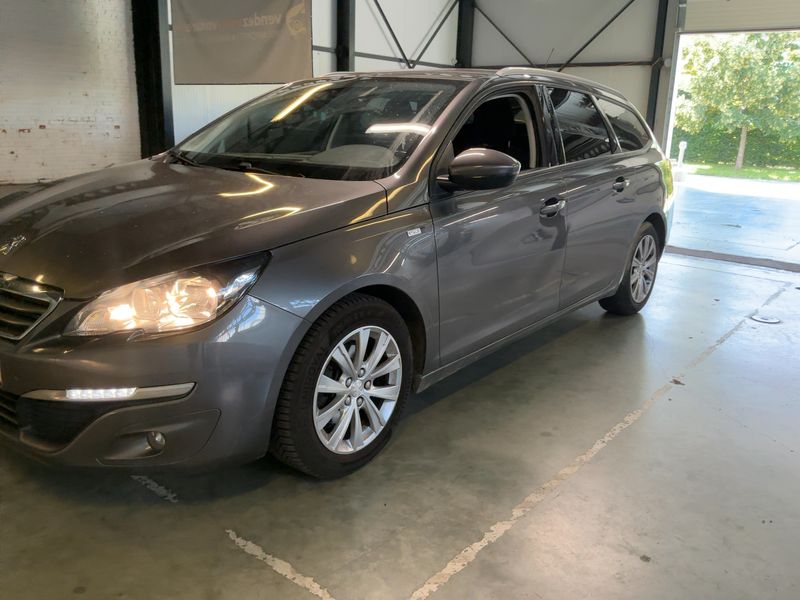 Peugeot 308 1.6 Blue-HDi Allure 2017 – снимка 2