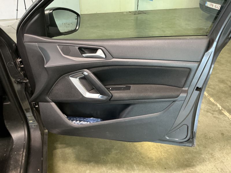 Peugeot 308 1.6 Blue-HDi Allure 2017 – снимка 29