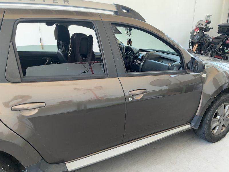 Dacia Duster 1.6 SCe LPG Black Shadow 4x2 2017 – снимка 10