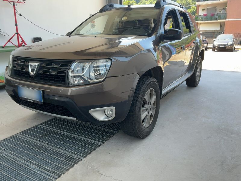 Dacia Duster 1.6 SCe LPG Black Shadow 4x2 2017 – снимка 2