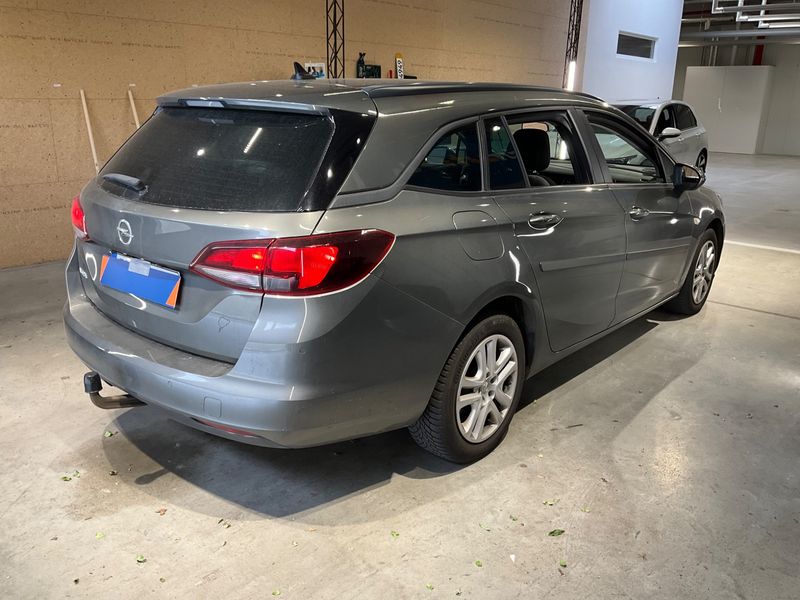 Opel Astra 1.6 CDTI DPF Edition Start/Stop 2018 – снимка 2