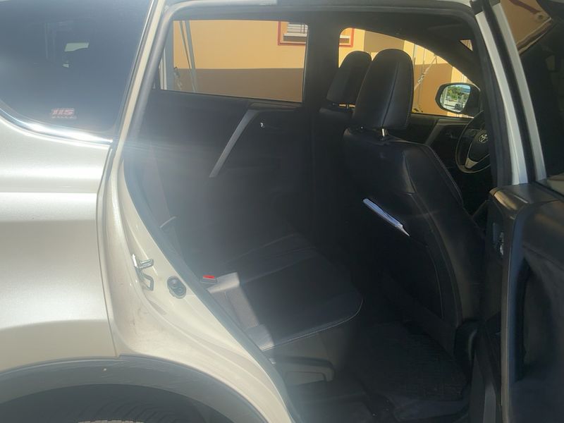 Toyota RAV 4 2.0 D-4D Lounge 2016 – снимка 19