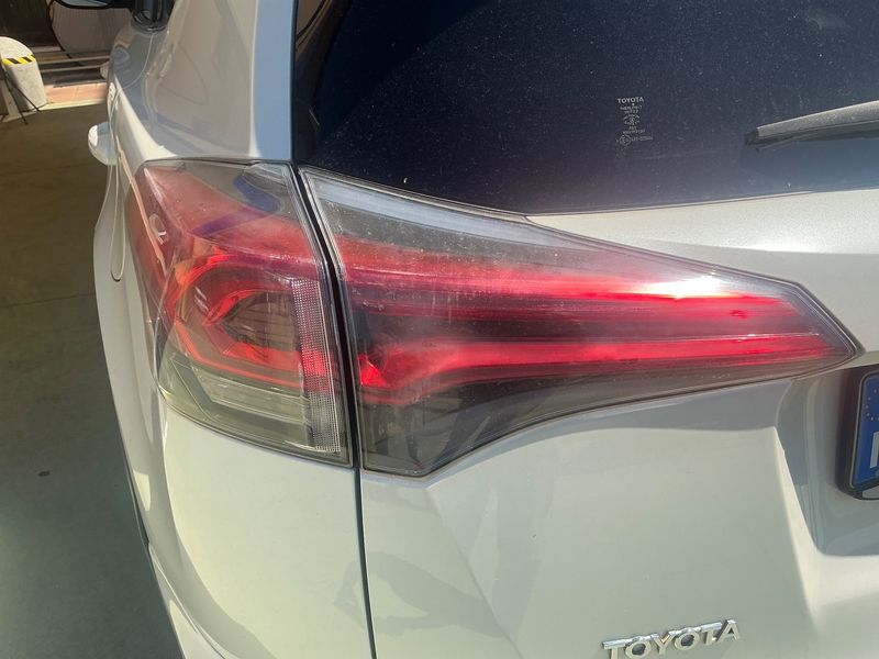 Toyota RAV 4 2.0 D-4D Lounge 2016 – снимка 26