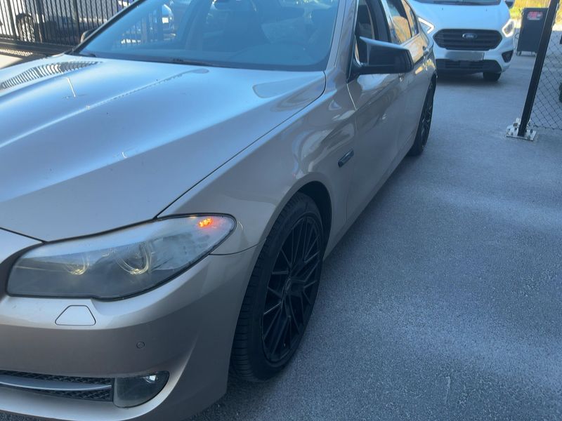 BMW 5er 523i 2010 – снимка 2