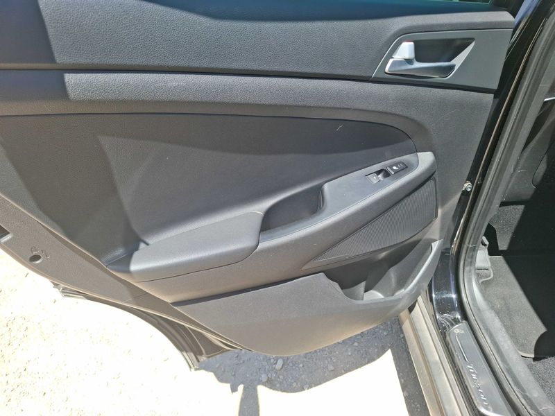 Hyundai Tucson 1.7 CRDi Initia 2WD 2016 – снимка 36