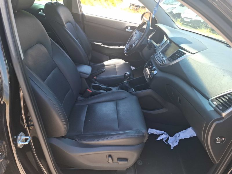 Hyundai Tucson 1.7 CRDi Initia 2WD 2016 – снимка 10