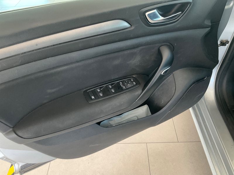 Renault Megane 1.6 Hybrid E-Tech Business Edition 2021 – снимка 26