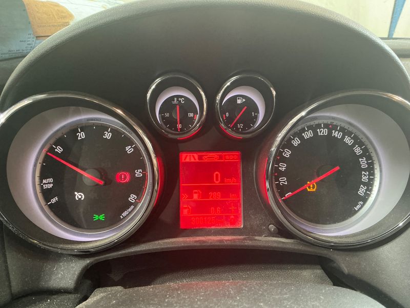 Opel Astra 1.6 CDTI DPF Selective 2015 – снимка 4