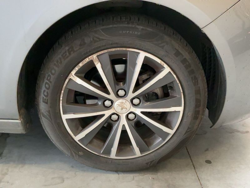 Peugeot 308 1.2 e-THP Allure 2015 – снимка 11