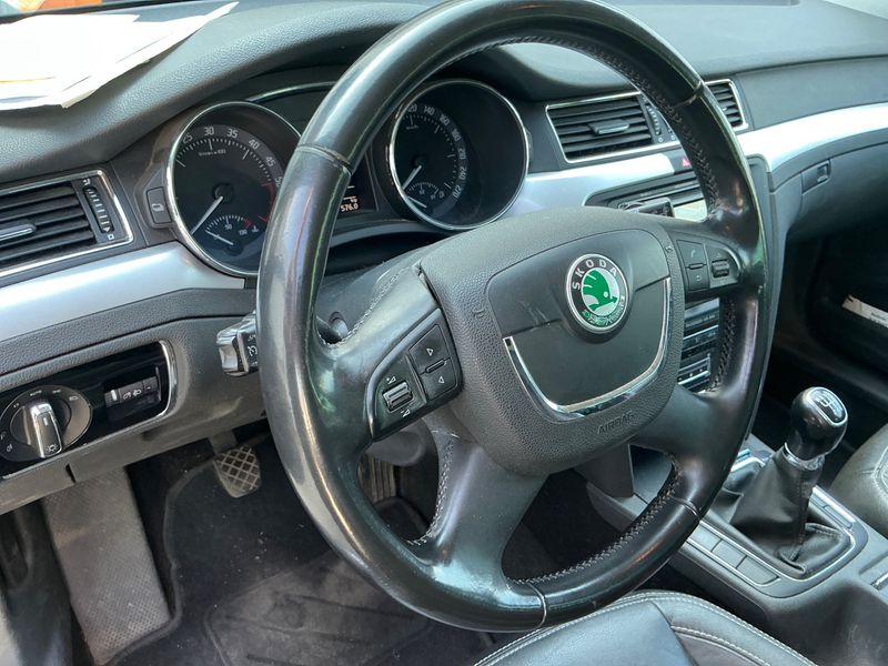 Skoda Superb 2.0 TDI Ambition 2013 – снимка 28