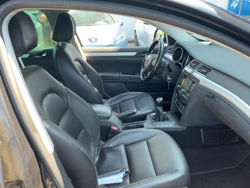 Skoda Superb 2.0 TDI Ambition 2013 – снимка 17