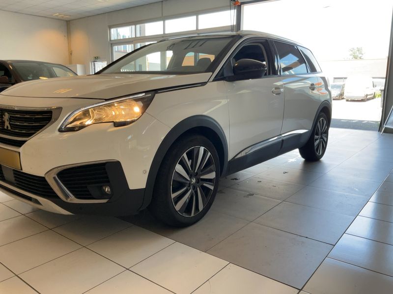 Peugeot 5008 1.2 PureTech Allure 2019 – снимка 2