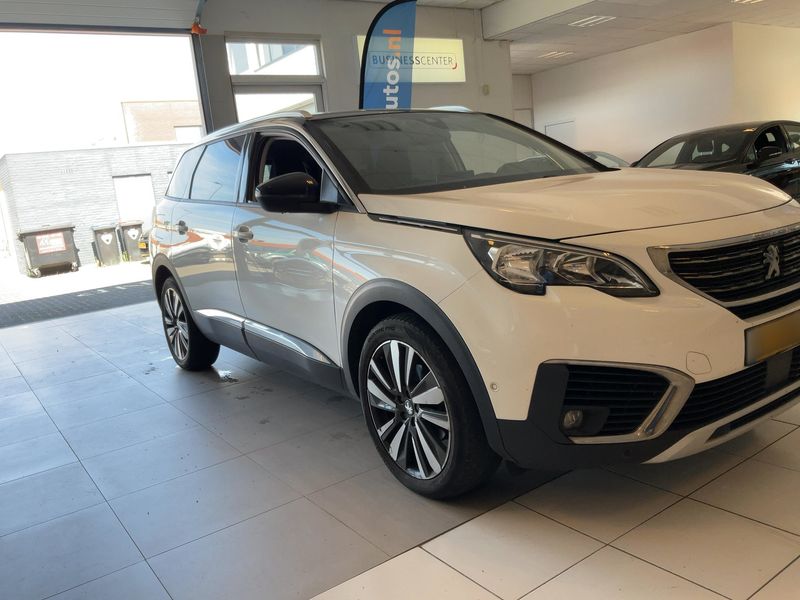Peugeot 5008 1.2 PureTech Allure 2019 – снимка 12