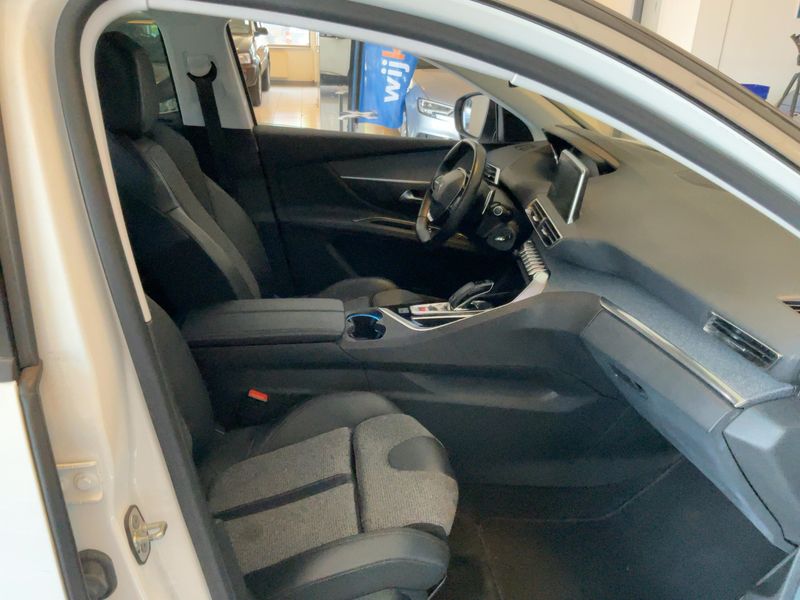 Peugeot 5008 1.2 PureTech Allure 2019 – снимка 16