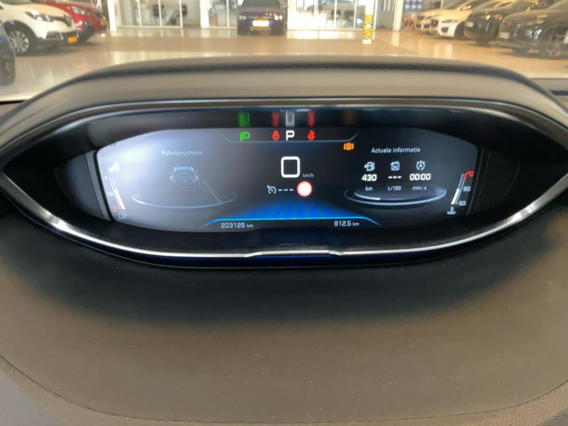 Peugeot 5008 1.2 PureTech Allure 2019 – снимка 18