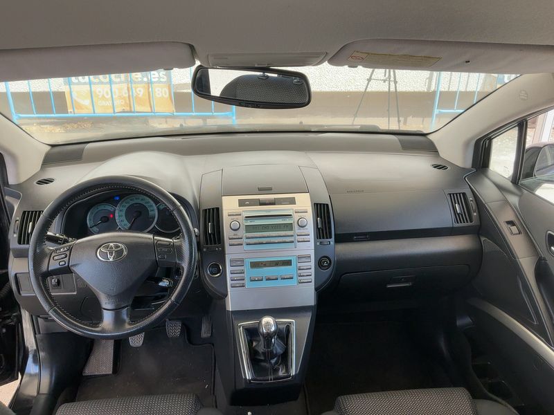 Toyota Corolla Verso 2.2 D-4D D-Cat Executive 2007 – снимка 17