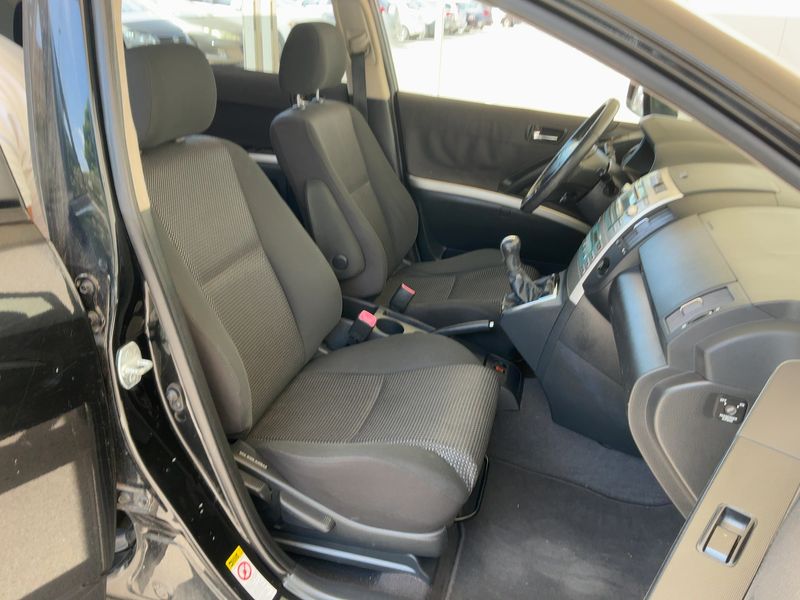 Toyota Corolla Verso 2.2 D-4D D-Cat Executive 2007 – снимка 16