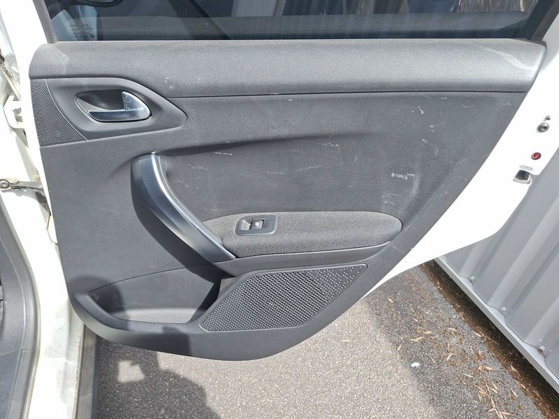 Peugeot 2008 1.5 Blue-HDi Allure Business 2019 – снимка 39