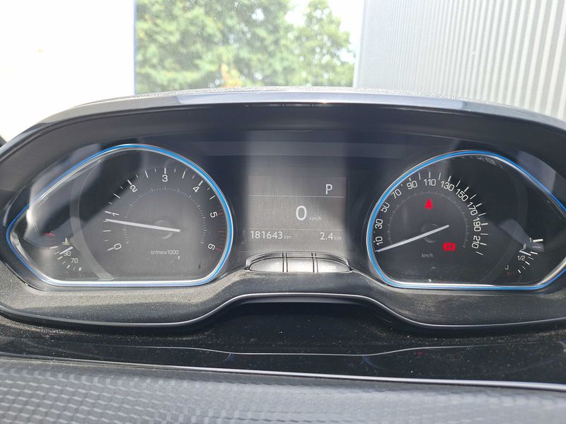 Peugeot 2008 1.5 Blue-HDi Allure Business 2019 – снимка 12