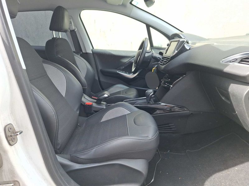 Peugeot 2008 1.5 Blue-HDi Allure Business 2019 – снимка 10