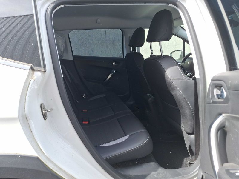 Peugeot 2008 1.5 Blue-HDi Allure Business 2019 – снимка 14