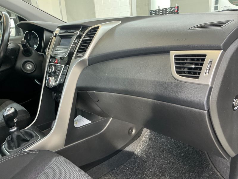 Hyundai i30 1.4 FIFA World Cup Edition 2015 – снимка 44