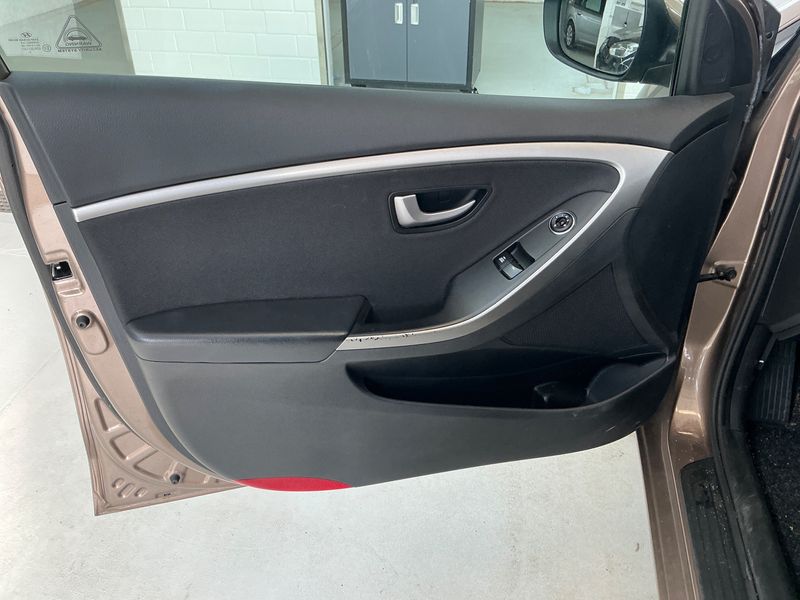 Hyundai i30 1.4 FIFA World Cup Edition 2015 – снимка 40