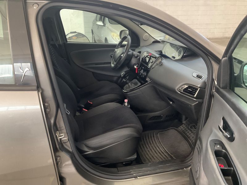 Lancia Ypsilon 0.9 TwinAir Gold 2011 – снимка 3