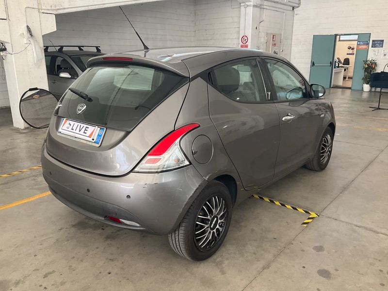 Lancia Ypsilon 0.9 TwinAir Gold 2011 – снимка 2