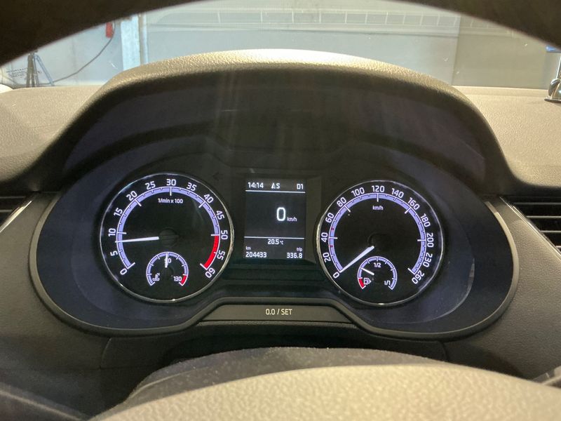 Skoda Octavia 1.6 TDI Soleil 2019 – снимка 19