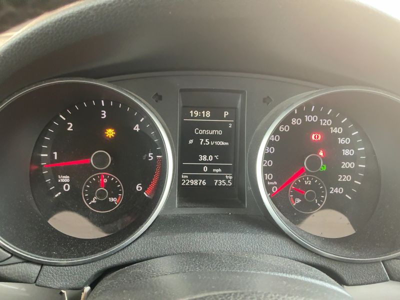 Volkswagen Golf VI 1.6 TDI Advance 2010 – снимка 13