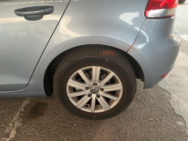 Volkswagen Golf VI 1.6 TDI Advance 2010 – снимка 18