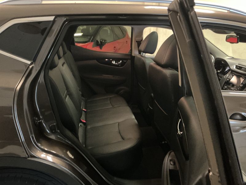Nissan Qashqai 1.2 Tekna + 2017 – снимка 20
