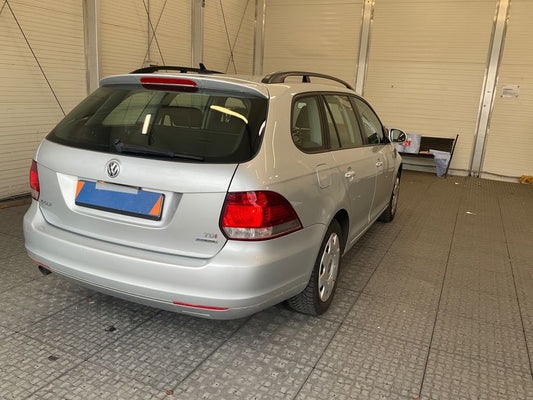 Volkswagen Golf VI 1.6 TDI Trendline BlueMotion Tech 2010 – снимка 2
