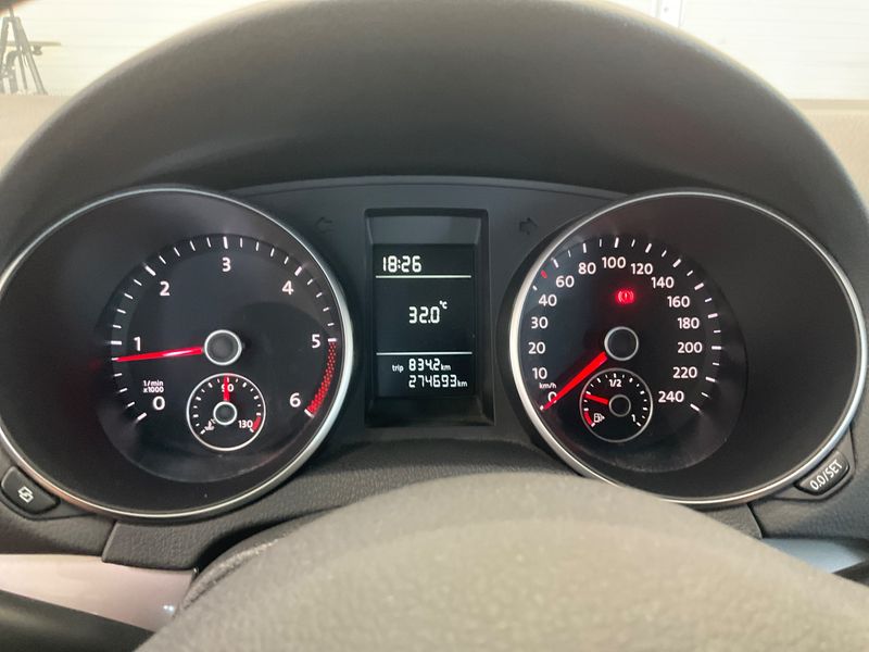 Volkswagen Golf VI 1.6 TDI Trendline BlueMotion Tech 2010 – снимка 4