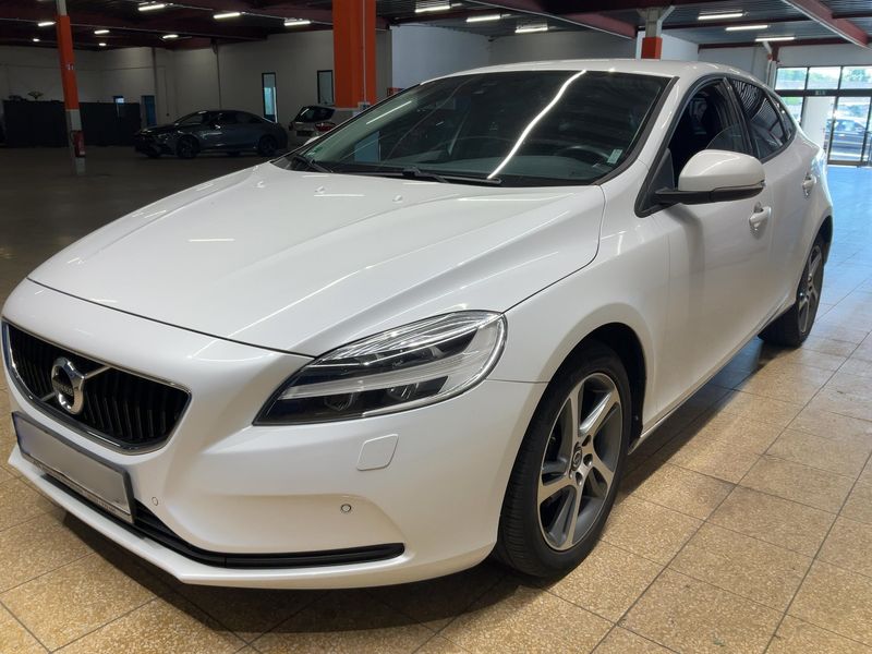 Volvo V40 2.0 D2 Momentum 2016 – снимка 1