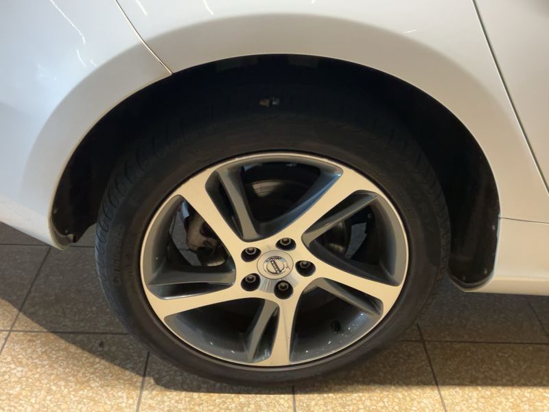 Volvo V40 2.0 D2 Momentum 2016 – снимка 9