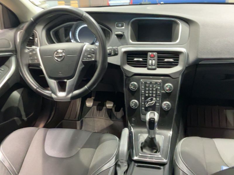 Volvo V40 2.0 D2 Momentum 2016 – снимка 18