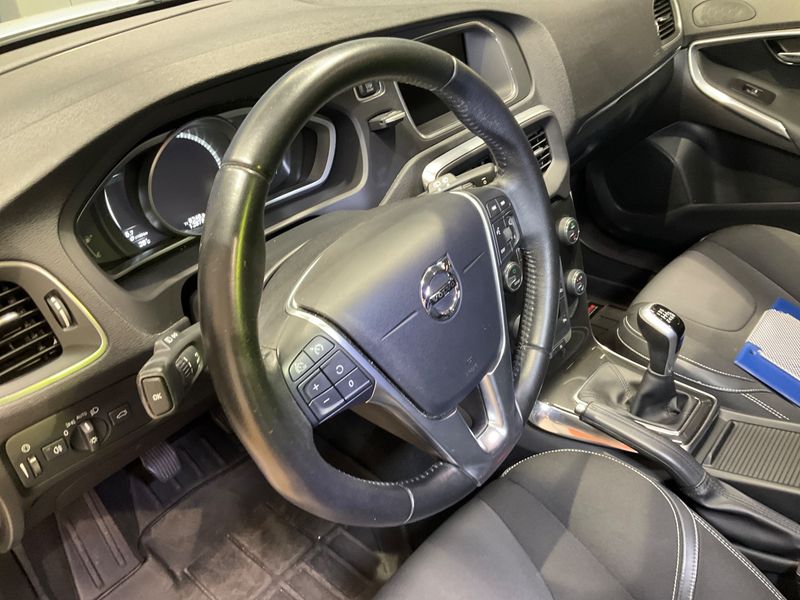 Volvo V40 2.0 D2 Momentum 2016 – снимка 29