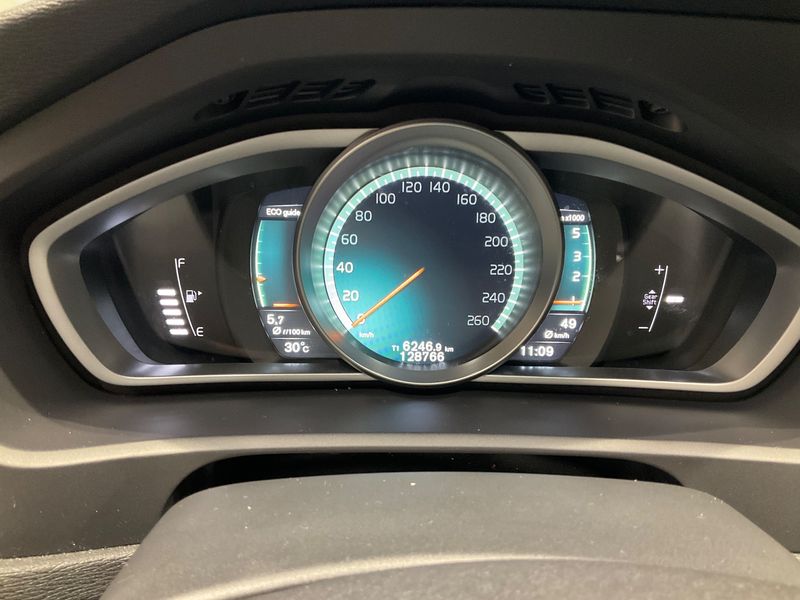 Volvo V40 2.0 D2 Momentum 2016 – снимка 19