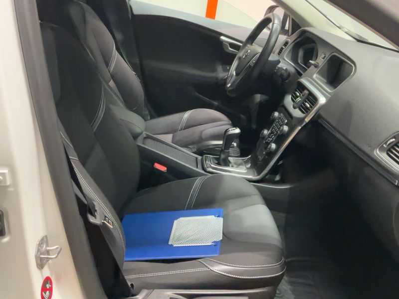 Volvo V40 2.0 D2 Momentum 2016 – снимка 17