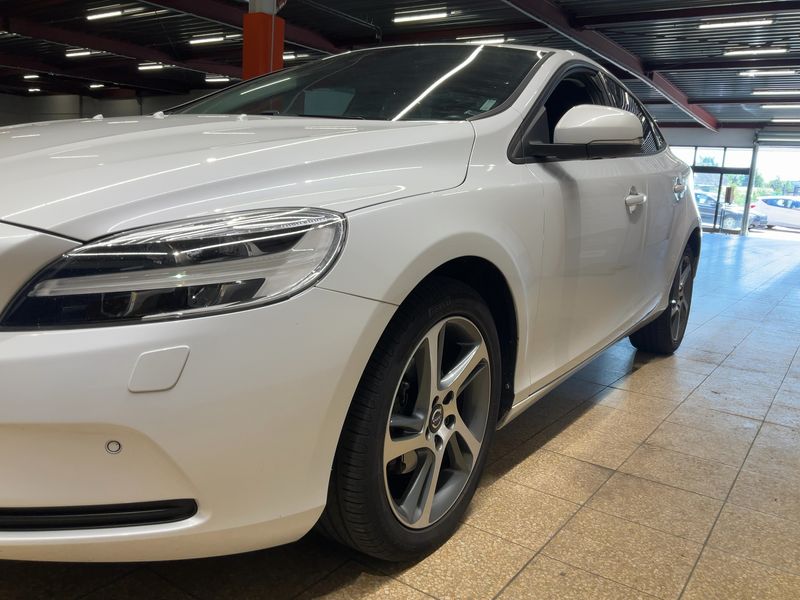 Volvo V40 2.0 D2 Momentum 2016 – снимка 2